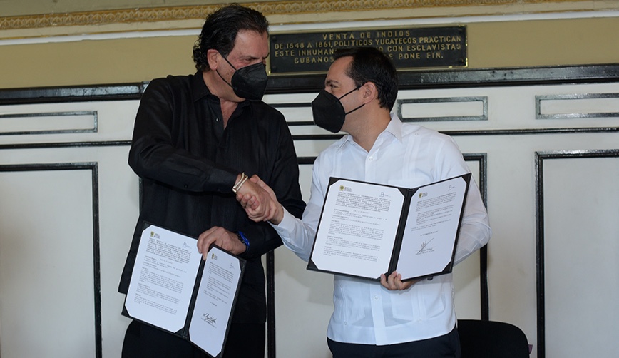 Firma de convenio entre la Fundación y el gobierno de Yucatán